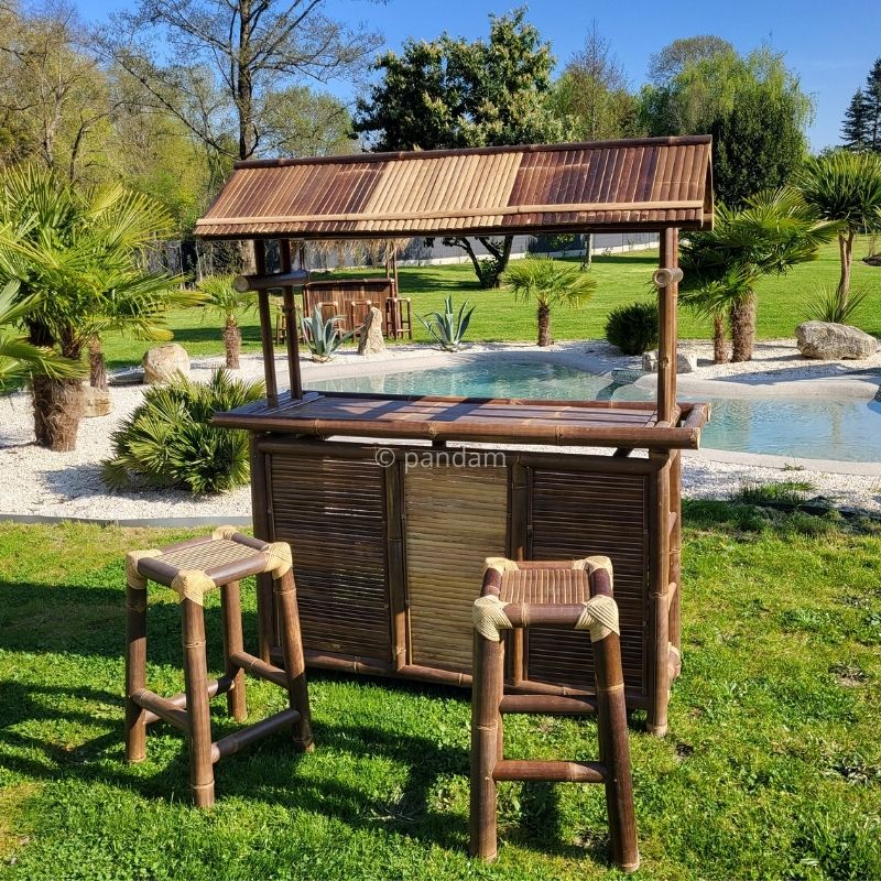 Bar da piscina in bambù