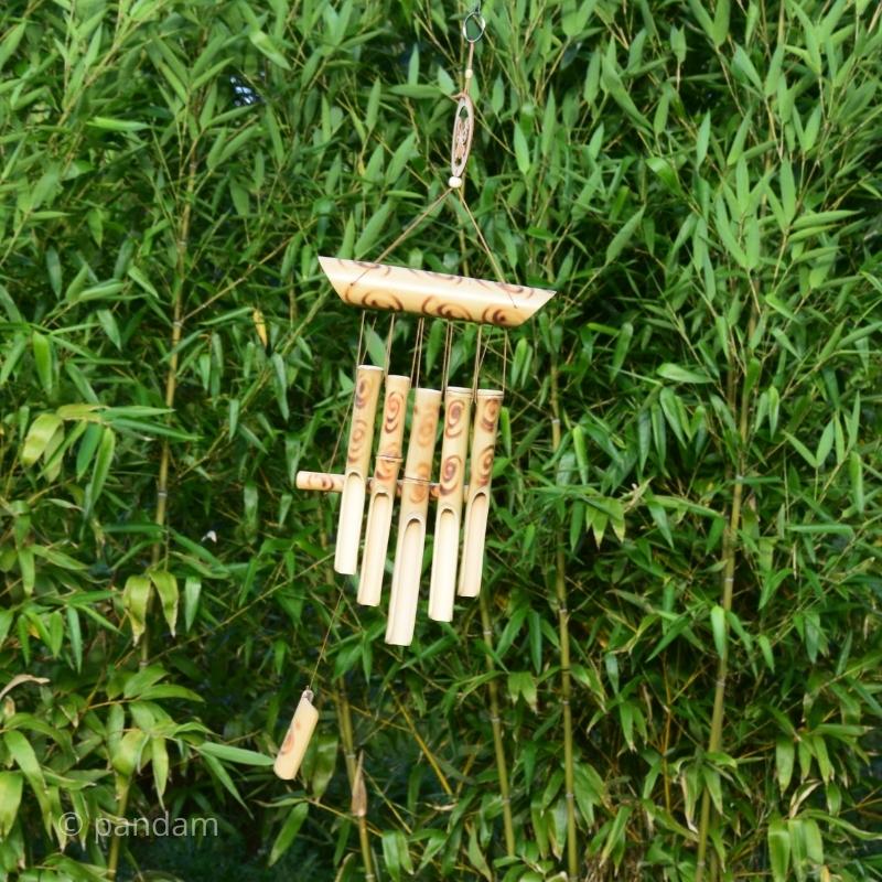 Campana a vento in bambu con farfalla Feng Shui