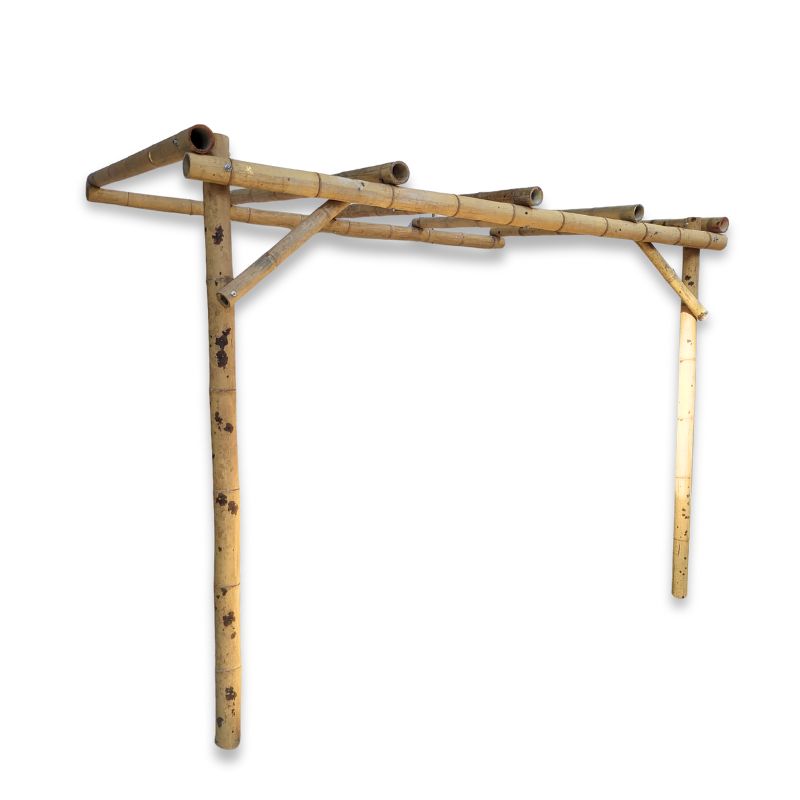 Pergola addossata in bambù