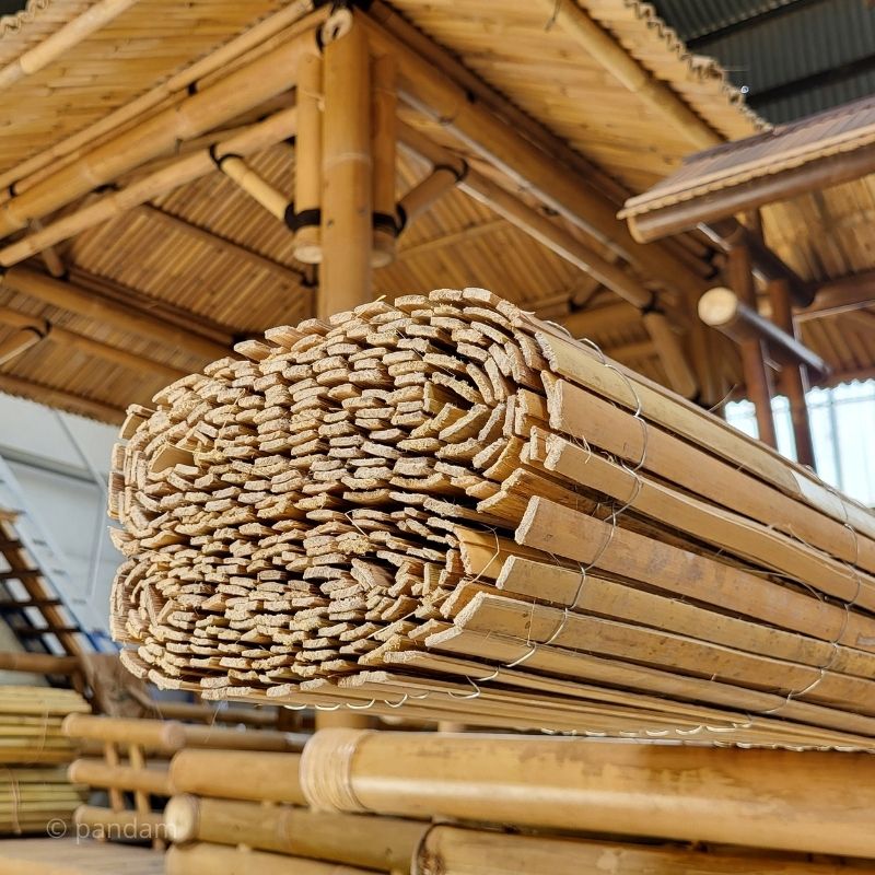 recinzione in bambù spaccato