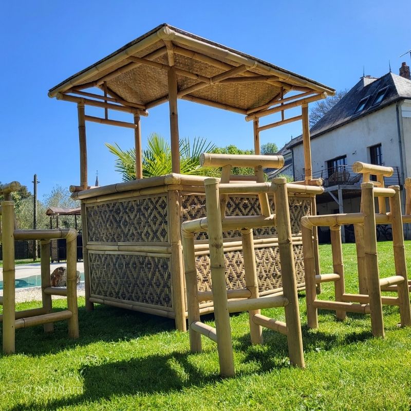 tiki bar in bambu chiaro