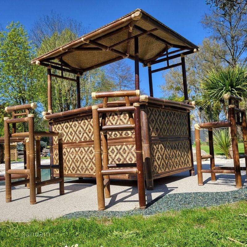 tiki bar in bambu nero