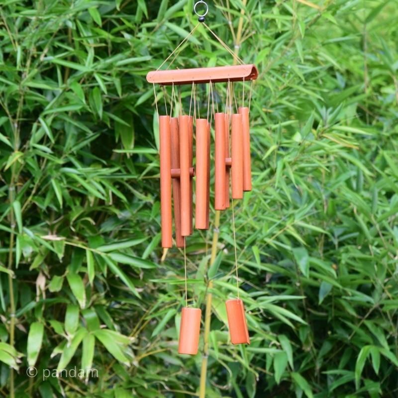 Campana di bambu con colorazione buddista