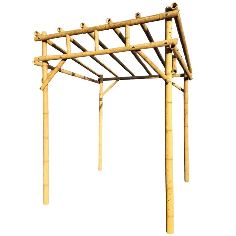 pergolato con canne du bambu inclinato